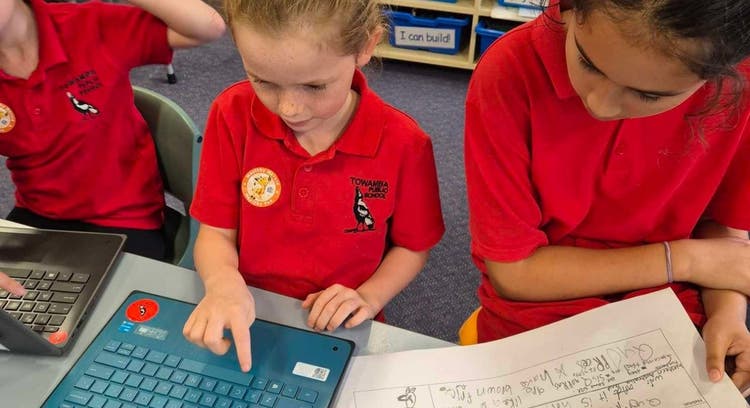 Older student mentoring a younger student